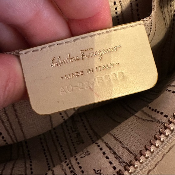 SALVATORE FERRAGAMO Gancini Logo Crossbody Bag - Picture 8 of 10